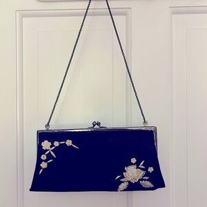 Elegant Black Floral Embroidered Clutch
